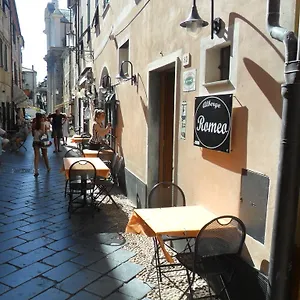  Hotel Romeo